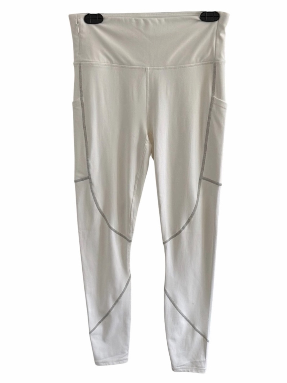 Fabletics size medium while high rise leggings with key & mobile pocket